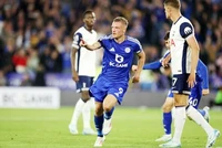 Jamie Vardy ghi bàn trong ngày trở lại, Leicester cầm hòa Tottenham 1-1