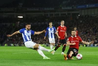 Man United mạo hiểm đến Brighton, Villa Park thách thức Arsenal