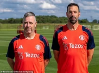 Ten Hag hy vọng Van Nistelrooy sẽ mang 'DNA Manchester United' đến CLB