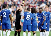 Chelsea thiết lập kỷ lục nhận… thẻ vàng 