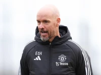 Ten Hag phản kích “những kẻ kém hiểu biết”