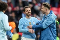 Barcelona có thể bán De Jong để tuyển mộ Bernardo Silva của Man City