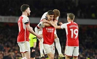 <p>Arsenal đã giành chiến thắng đậm nhất từ trước đến nay trước Chelsea khi Kai Havertz ghi cú đúp bàn thắng vào lưới đội bóng cũ của anh trong trận thắng 5-0 hôm thứ Ba, kết quả ấn tượng này giúp Pháo thủ củng cố vị trí trên đỉnh bảng xếp hạng Premier League.</p>