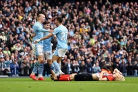 Thắng Luton 5-1, Man City chiếm lại ngôi đầu