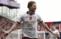 De Bruyne truyền cảm hứng cho Man City lội ngược dòng trước Crystal Palace