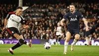 Muniz lập cú đúp, Fulham ngăn Tottenham vào tốp 4