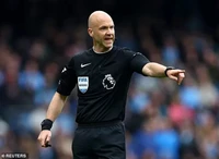 CĐV Liverpool chỉ trích việc Premier League chọn Anthony Taylor cầm còi trận gặp Man United