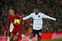 Van Dijk phấn khích trước áp lực từ mối thù truyền kiếp giữa Liverpool và Man Utd