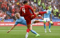 Van Dijk không thể chỉ lo kèm Erling Haaland