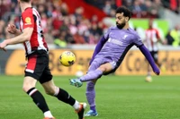 Salah ghi bàn trở lại khi dẫn dắt Liverpool đè bẹp Brentford