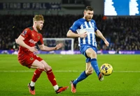 James Milner vượt Ryan Giggs, nhưng Brighton hòa Wolves 