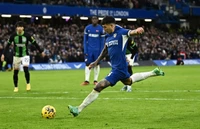 Enzo Fernandez ghi cú đúp, còn 10 người Chelsea vẫn đánh bại Brighton