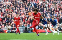 Mo Salah ghi cú đúp nhấn chìm 10 cầu thủ Everton