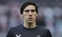 Sandro Tonali có thể bị treo giò 12 tháng khi thừa nhận cá cược trận đấu của AC Milan