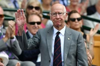 Huyền thoại Man Utd Sir Bobby Charlton qua đời ở tuổi 86