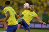 Man Utd đón tin sốc: Casemiro dính chấn thương mắt cá khi chơi cho Brazil