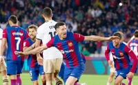 Cú hat-trick của Lewandowski giúp Barcelona ngược dòng lấy lại ngôi nhì bảng