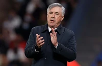 Ancelotti bảo vệ quyết định không bổ sung trung vệ