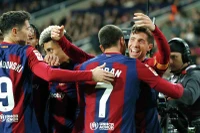 Barcelona cần bàn thắng muộn để chật vật vượt qua Almeria 