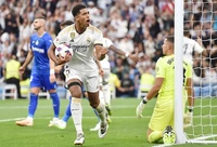 Bellingham lại ghi bàn, Real Madrid ngược dòng thắng trận thứ 4 liên tiếp