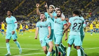 Bàn thắng muộn của Gundogan giúp Barca thắng trận đầu năm