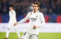 Tiền vệ Luka Modric được cho đang nằm trong tầm ngắm của các đội bóng giàu có ở Trung Đông, từ Saudi Arabia và cả Qatar, nhưng biểu tượng của Real Madrid đã từ chối tất cả để ở lại với sân Santiago Bernabeu.