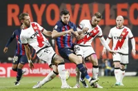 Thua sốc tại Vallecano, Barca tiếp tục trò “mèo vờn chuột”