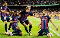 Barca chạm 2 tay vào chức vô địch, Elche xuống hạng