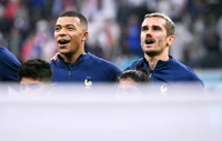 Antoine Griezmann đã bị Kylian Mbappe đánh bại trong cuộc chạy đua cho vị trí tân đội trưởng tuyển Pháp. Phải chăng vì thế, ngôi sao thuộc biên chế Atletico Madrid sẽ giải nghệ khỏi màu áo Les Bleus như đồn đoán?