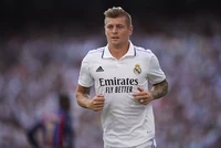 Biểu tượng của Real Madrid, Toni Kroos vẫn úp mở về tương lai của mình khi khẳng định CLB đã biết những gì anh muốn, trong bối cảnh tiền vệ kỳ cựu này có khả năng giải nghệ sớm vào cuối mùa hoặc tiếp tục ở sân Santiago Bernabeu thêm một năm nữa.