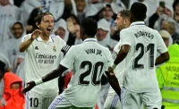 Real Madrid ghi 2 bàn thắng muộn đánh bại Sevilla