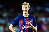 De Jong ở lại, vẫn là Barca gây ấn tượng vào ngày hạn chót