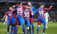 Barca quyết trì hoãn ngày đăng quang của Real