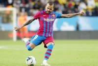 Dani Alves không cùng Barca tranh đấu ở Europa League