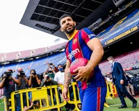 Aguero trở lại sân tập ở Barca và sẵn sàng ra mắt trong trận Siêu kinh điển