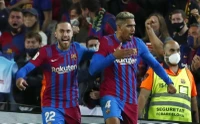 Barca bị Granada cầm hòa trên sân nhà, áp lực dồn lên Koeman