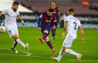 Barca thu hẹp cách biệt với Atletico trong đêm lịch sử của Messi