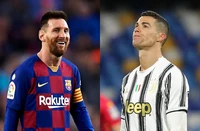 Messi cân bằng kỷ lục ghi bàn của Ronaldo