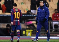 HLV Koeman bảo vệ Messi sau chiếc thẻ đỏ đầu tiên 