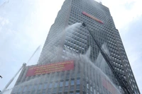 2.000 người diễn tập chữa cháy tại tòa nhà Vietcombank Tower