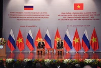 Chủ tịch nước Tô Lâm và Tổng thống Liên bang Nga Vladimir Putin gặp gỡ cựu sinh viên Việt Nam từng học tập tại Nga