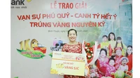 Trao giải thưởng 1kg vàng cho khách hàng HDBANK