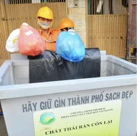 Quận 7 triển khai thí điểm thu phí thu gom rác qua phần mềm