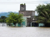 Hàng trăm ngôi nhà ở Ninh Thuận ngập trong biển nước