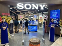 Sony Electronics Việt Nam chăm sóc, bảo trì thiết bị cho người dân vùng lũ