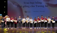 Trao tặng 50 suất học bổng cho sinh viên tài năng tại Ngày hội Techfest Vĩnh Phúc 2022