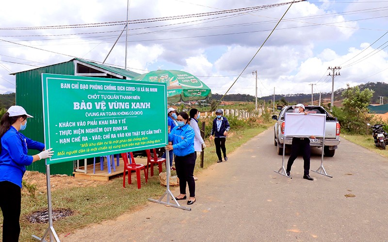  Bảo vệ “vùng xanh” của buôn làng 