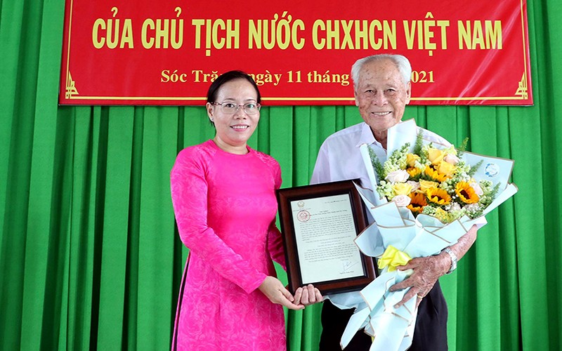  Cụ ông 98 tuổi được Chủ tịch nước Nguyễn Xuân Phúc gửi Thư khen 