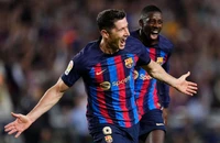 Đêm Dembele bùng nổ, Barca vùi dập đội bóng của thầy cũ