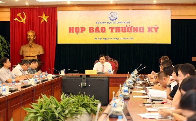 NDO -  NDĐT – Ngày 4-10, Bộ Khoa học và Công nghệ đã tổ chức họp báo quý 3. Thứ trưởng Khoa học và Công nghệ Bùi Thế Duy chủ trì họp báo cho biết, Bộ đang triển khai các nhiệm vụ nhằm nâng cao năng lực tiếp cận cuộc Cách mạng công nghiệp lần thứ tư.